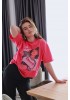 Червена тениска с артистична щампа