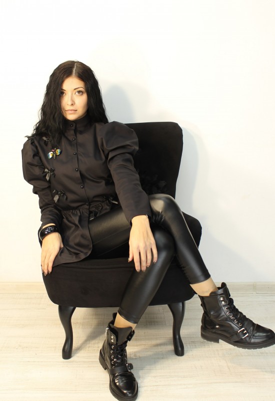 Черна риза  с буфан ръкав