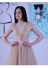 Елегантна блуза от еластична материя с дантела и тюл..
