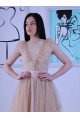 Елегантна блуза от еластична материя с дантела и тюл..