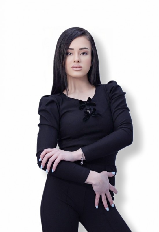 Черна блуза с буфан ръкав от пунто- милано памучна материя 